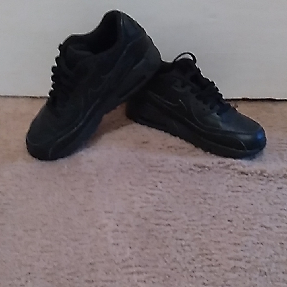 Nike Air Max 95- big boys size 3.5y, all leather, black on black